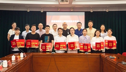 堅(jiān)守初心，回報(bào)社會(huì)。第二屆百陶會(huì)獎(jiǎng)學(xué)金今日發(fā)放